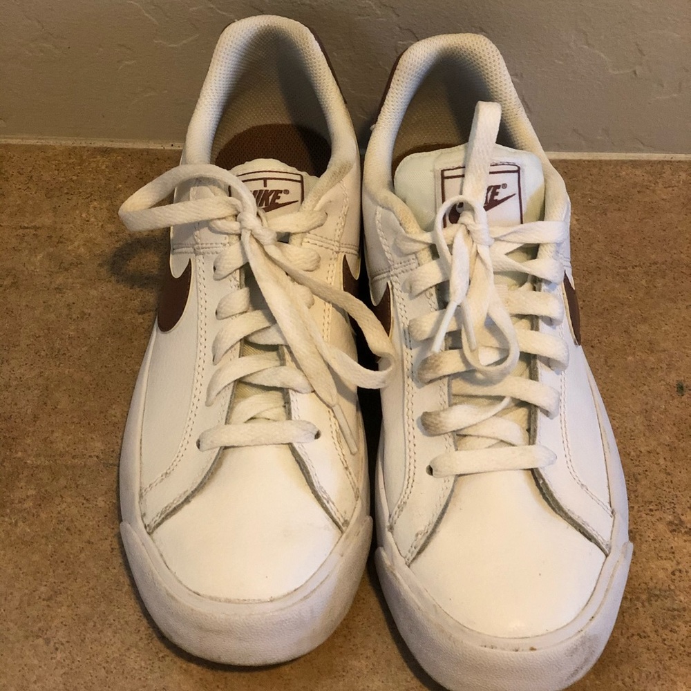 Nike Women’s Court Royale AC Sneaker